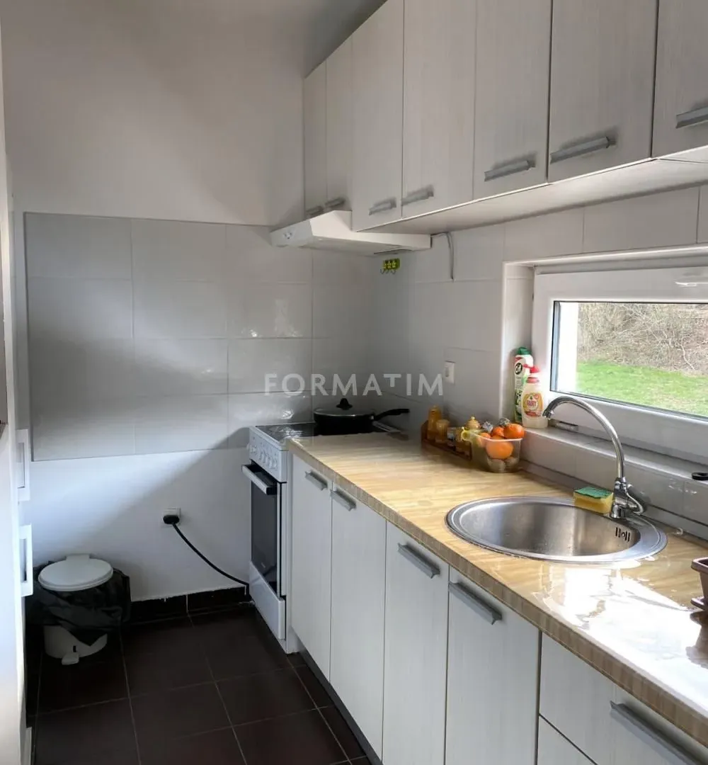 Izdavanje, trosoban stan, 65m², Banjica, Voždovac Sve Podlokacije
