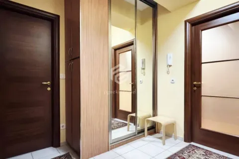 Rent, two bedroom apartment, 75m², City Kvart, Podgorica - image 13