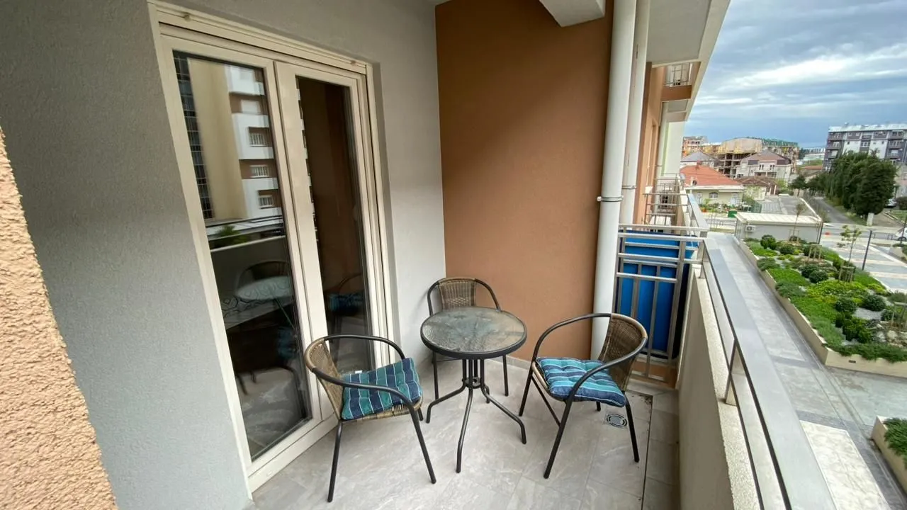 Izdavanje, trosoban stan, 47m², Central Point, Podgorica