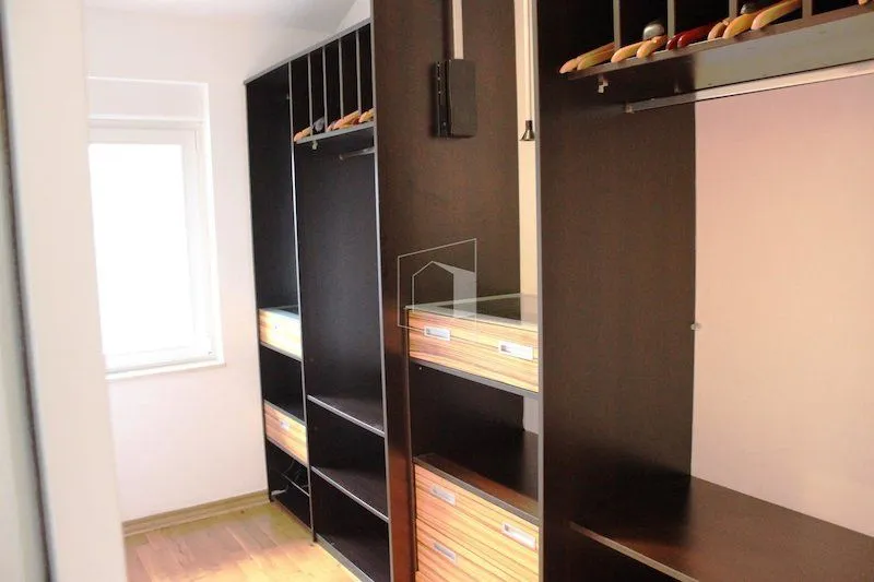 Sale, house, 300m², Donji Kokoti, Podgorica