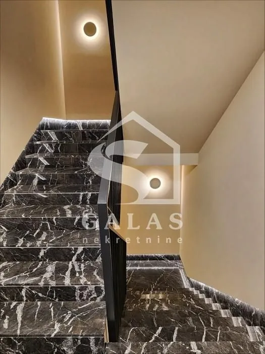 Sale, three bedroom apartment, 121m², Autokomanda, Voždovac Sve Podlokacije