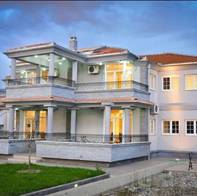 Izdavanje, kuća, 560m², Begovina, Danilovgrad