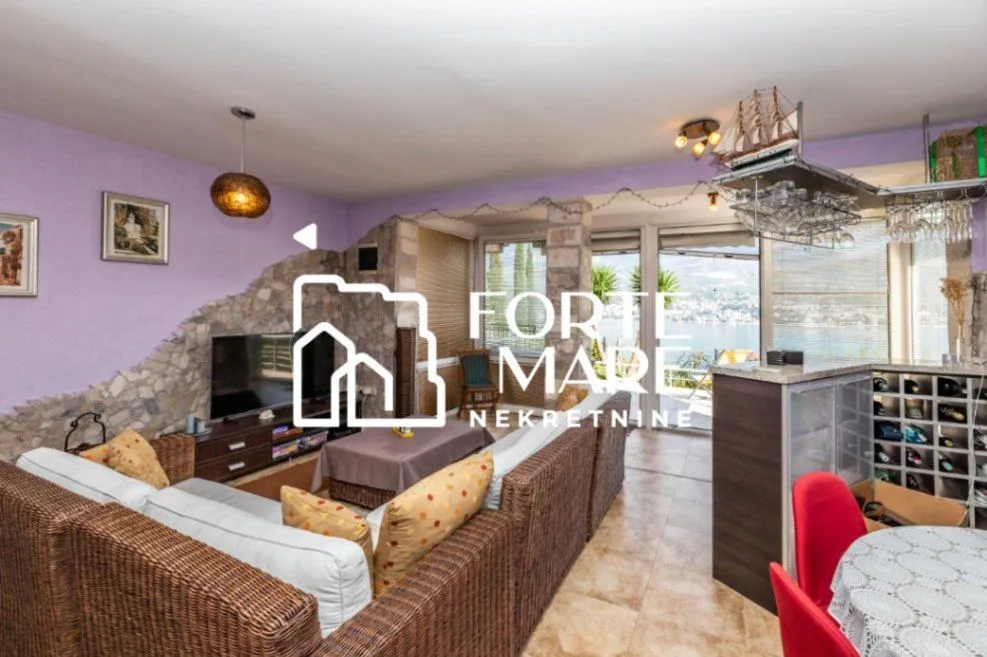 Prodaja, stan, 78m², Njivice, Herceg Novi