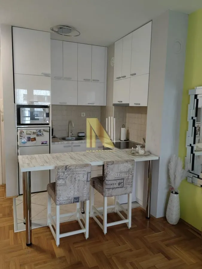 Izdavanje, jednosoban stan, 31m², Grbavica, Novi Sad Sve Podlokacije