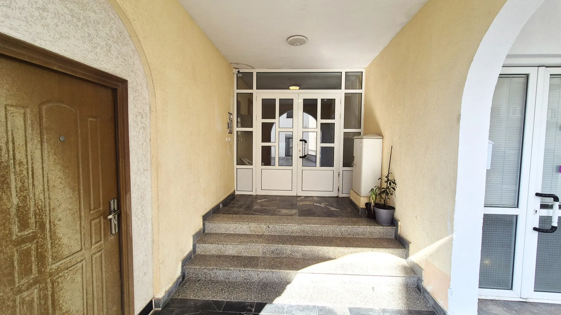Prodaja, jednosoban stan, 57m², Ilino, Bar