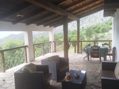 Prodaja, kuća, 165m², Kuči, Podgorica - image 12