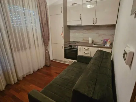 Izdavanje, dvosoban stan, 40m², Tivat, Crna Gora - image 5