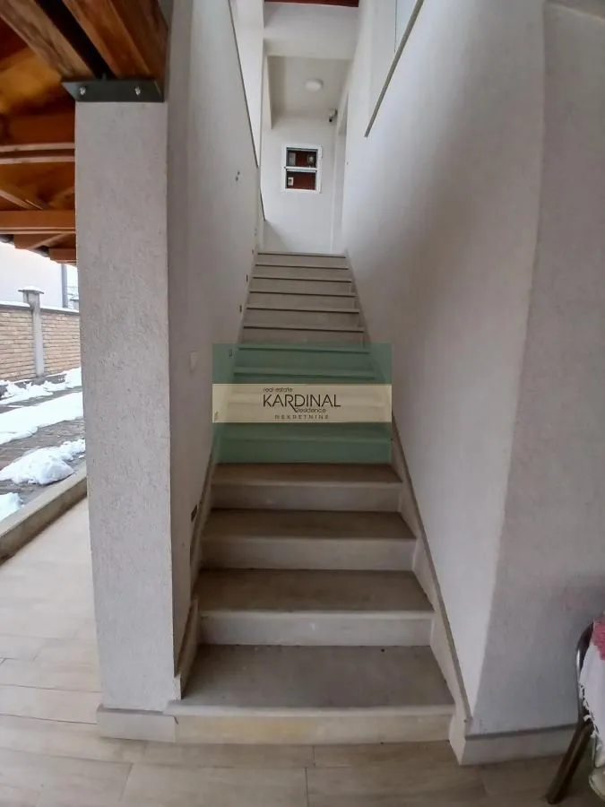 Prodaja, kuća, 273m², Grošnica, Kragujevac
