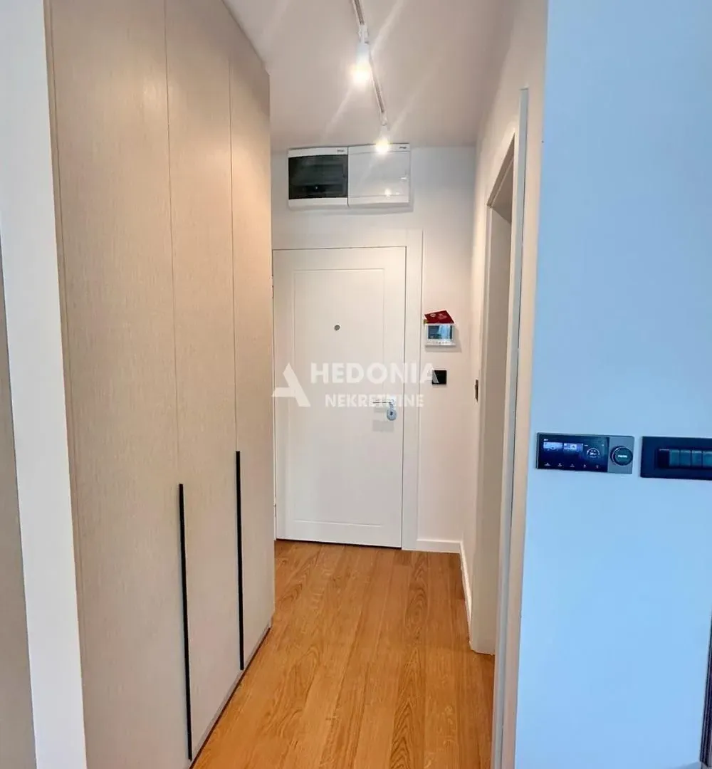Izdavanje, trosoban stan, 65m², Vračar Sve Podlokacije, Beograd