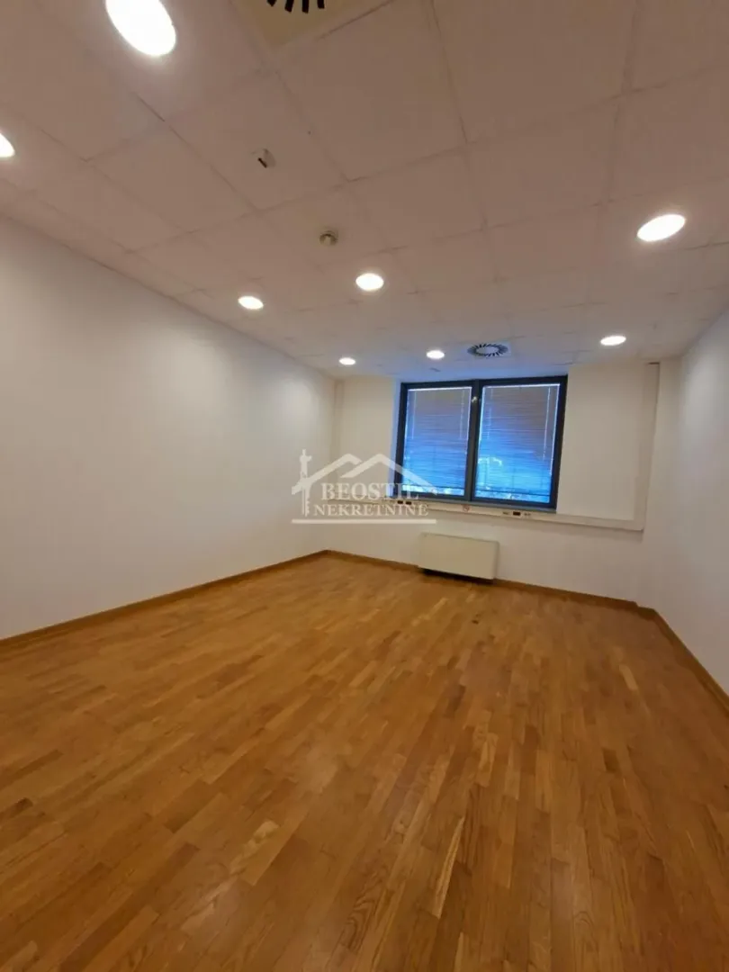 Rent, office space, 330m², Bezanijska Kosa 1, Bežanijska Kosa Sve Podlokacije