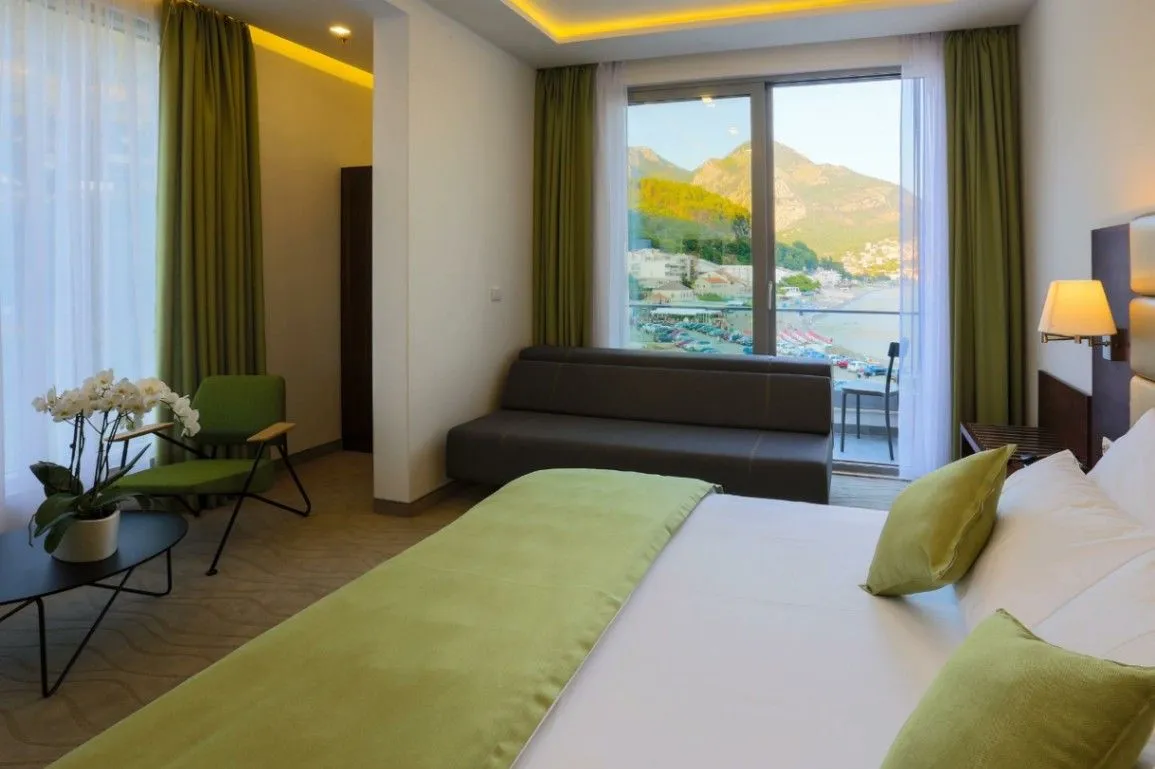 Sale, office space, 2500m², Sutomore, Bar