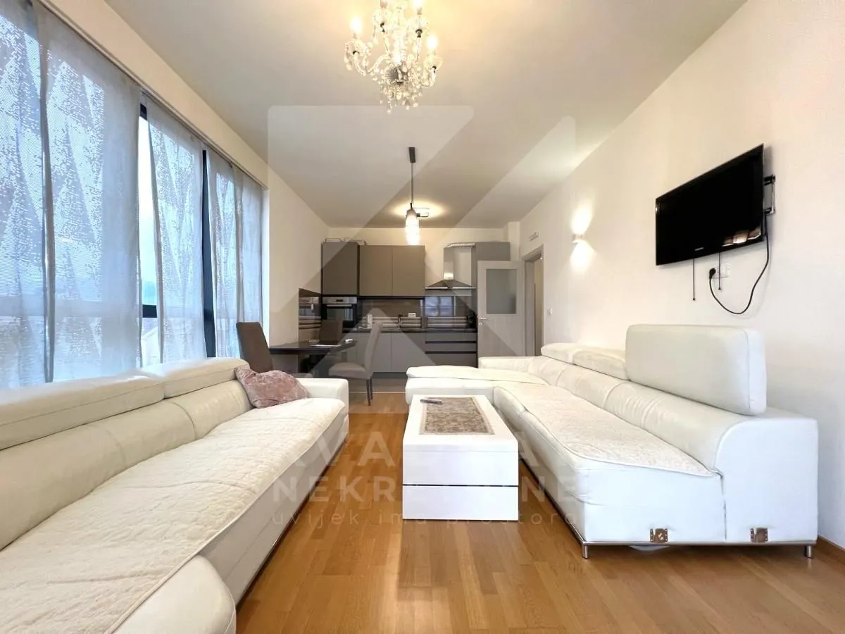 Izdavanje, dvosoban stan, 80m², Stari Aerodrom, Podgorica