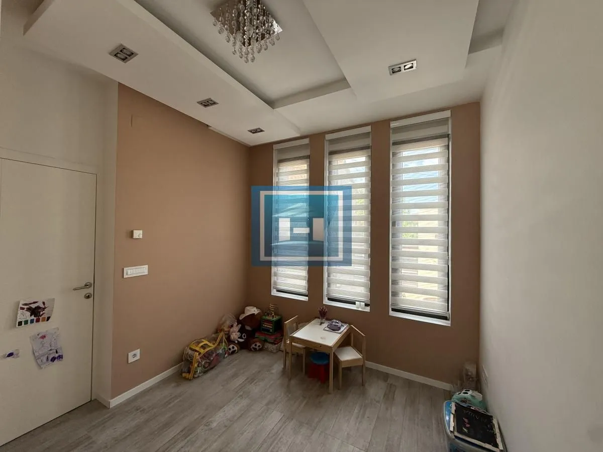 Prodaja, kuća, 240m², Centar, Jagodina
