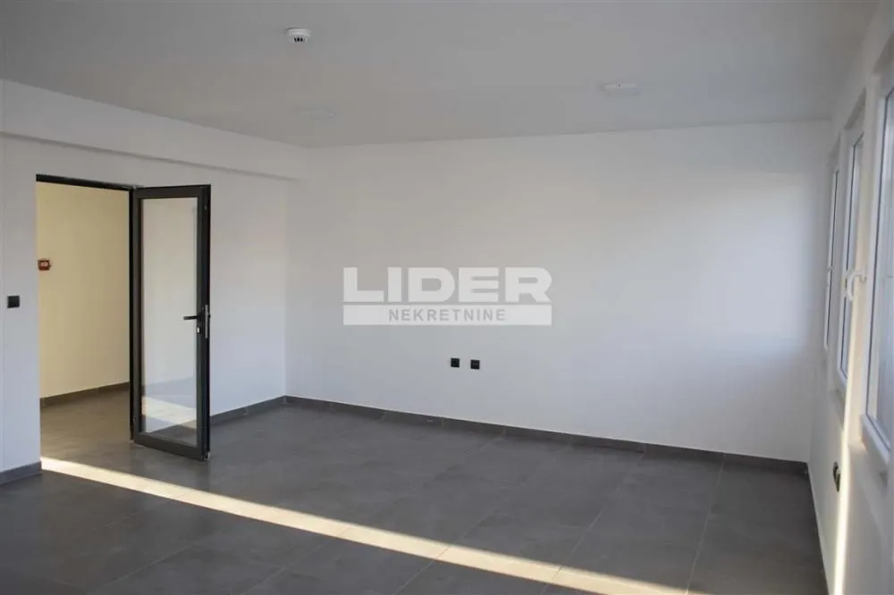 Rent, office space, 1450m², Karaburma, Palilula Sve Podlokacije