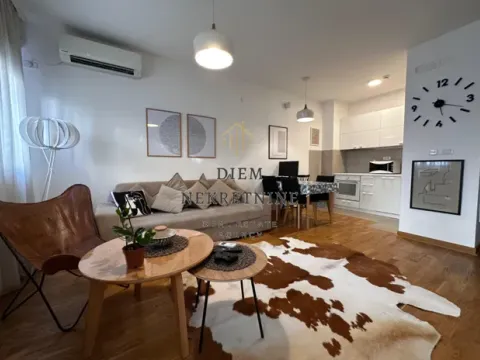 Izdavanje, jednosoban stan, 50m², City Kvart, Podgorica - image 1