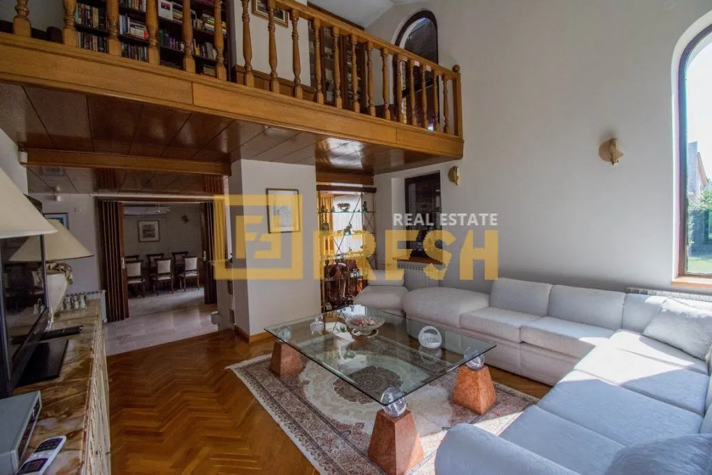 Prodaja, kuća, 250m², Tološi, Podgorica