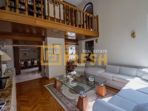 Sale, house, 250m², Tološi, Podgorica - image 10