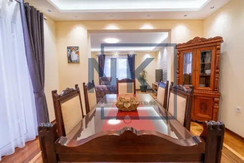Prodaja, trosoban stan, 128m², Stari Aerodrom, Podgorica - image 8