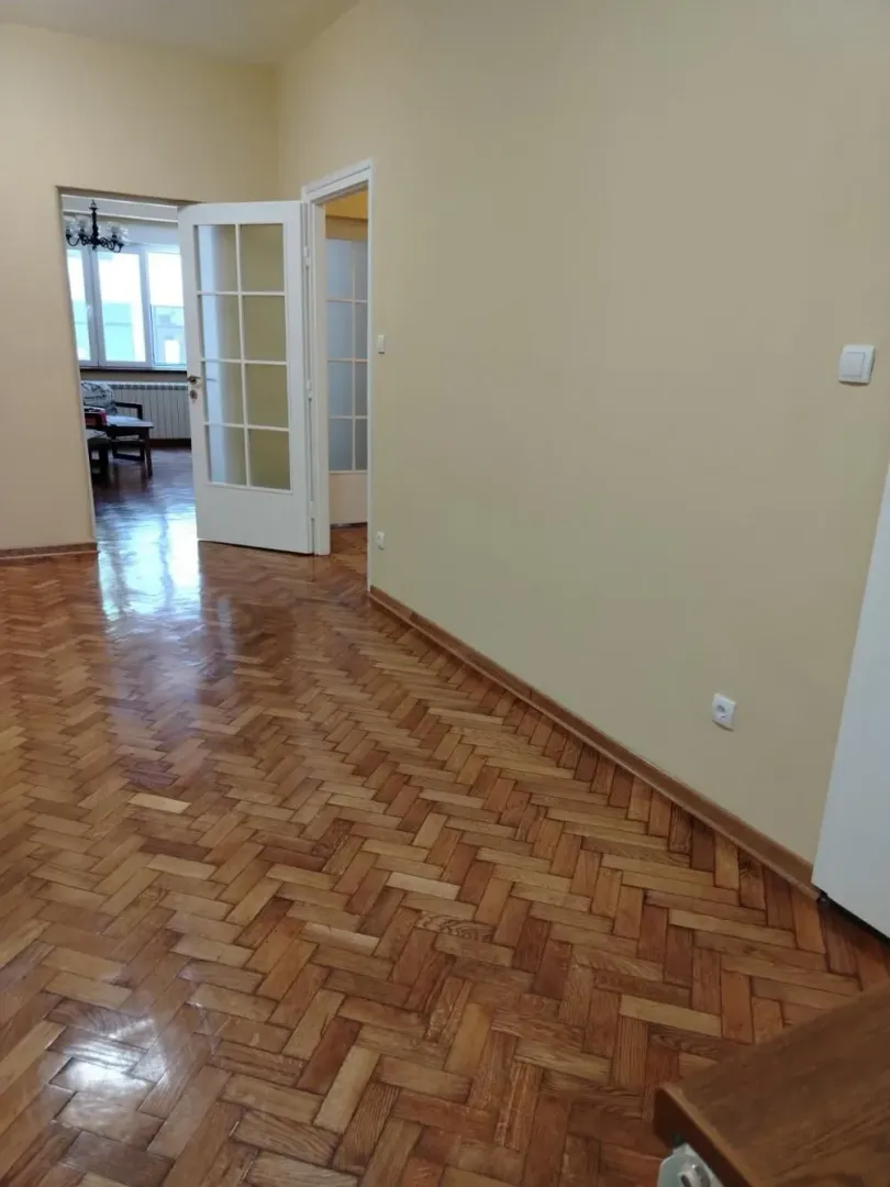 Prodaja, četvorosoban stan, 77m², Skadarlija, Beograd