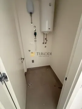 Manje kupatilo sa instalacijama i bojlerom u fazi renoviranja. - image 8