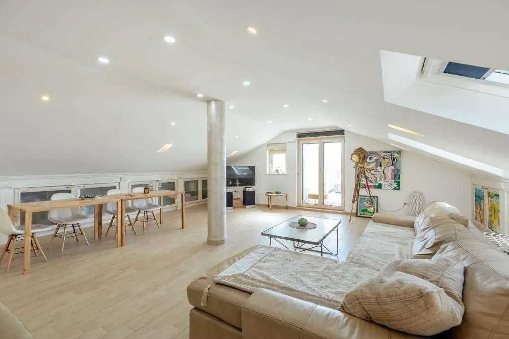 Izdavanje, trosoban stan, 200m², Herceg Novi, Crna Gora