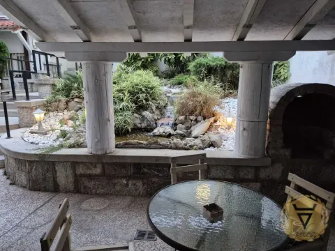 Izdavanje, kuća, 260m², Lion, Zvezdara Sve Podlokacije - image 3