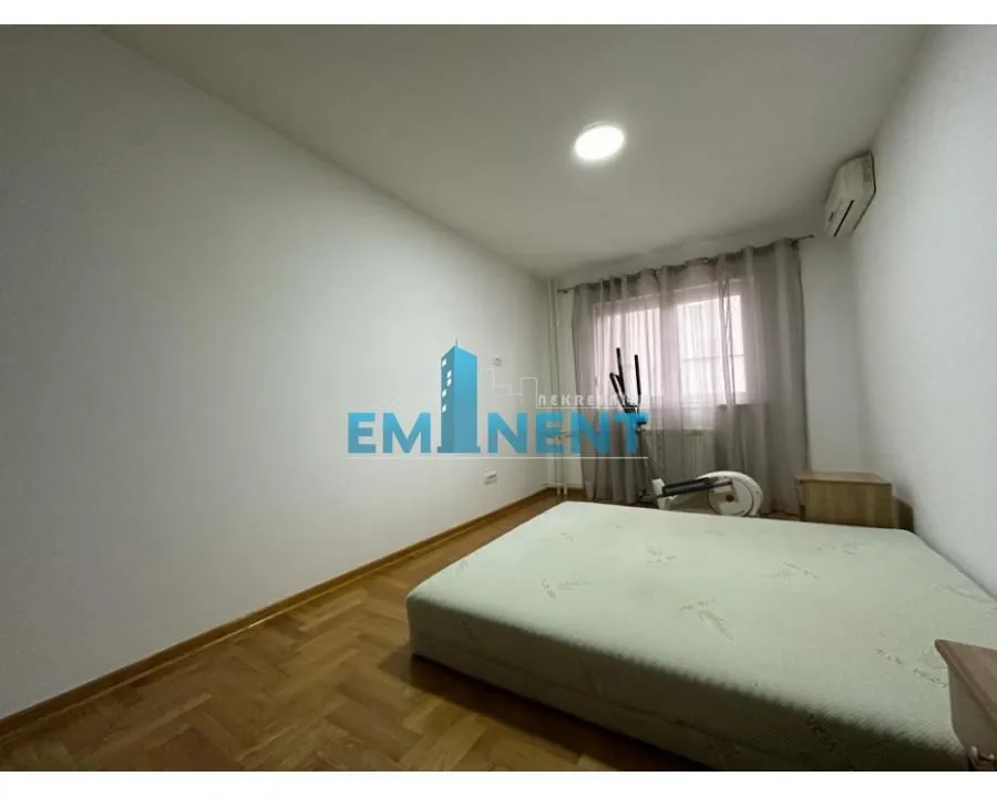 Izdavanje, trosoban stan, 80m², Autokomanda, Voždovac Sve Podlokacije