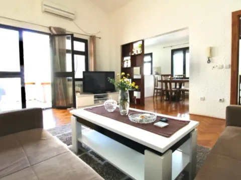 Izdavanje, dvosoban stan, 80m², Čeluga, Bar - image 2