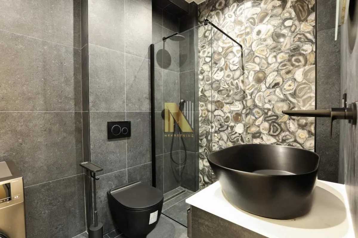 Izdavanje, četvorosoban stan, 100m², Petrovaradin, Novi Sad