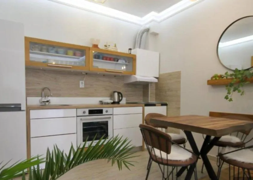 Izdavanje, jednosoban stan, 36m², Tivat, Crna Gora