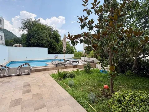 Rent, two bedroom apartment, 100m², Tivat, Crna Gora - image 31