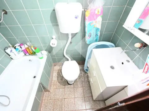 Sale, house, 225m², Tološi, Podgorica - image 10