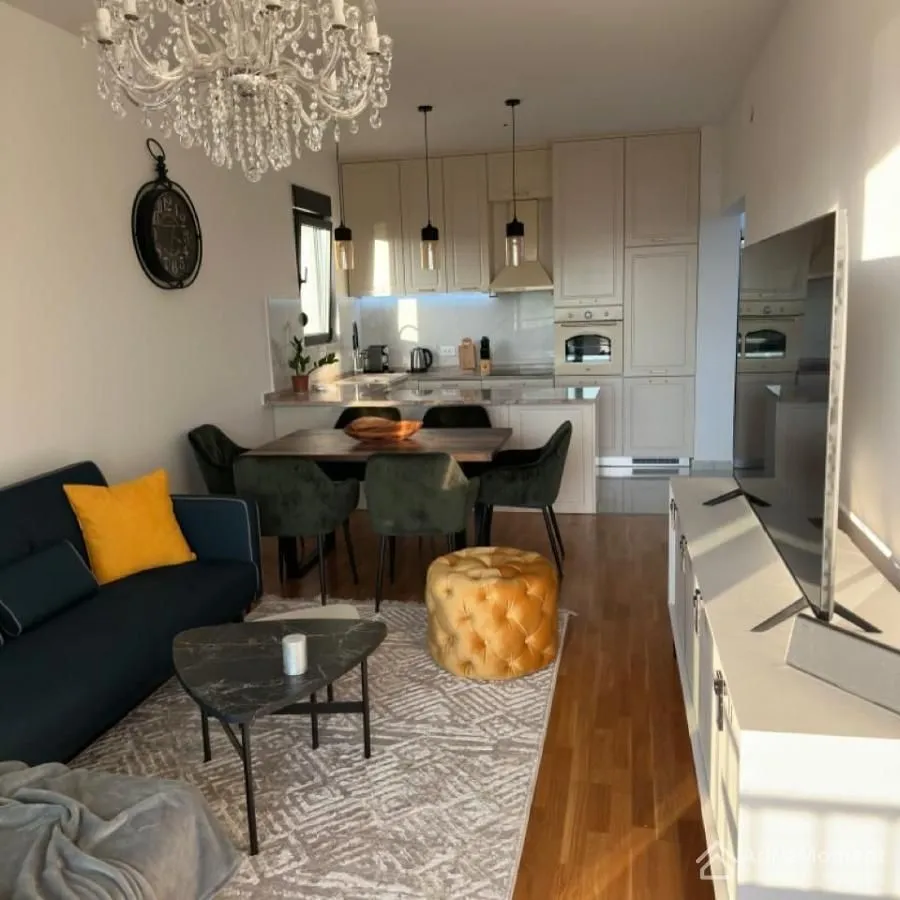 Prodaja, dvosoban stan, 71m², Centar, Tivat