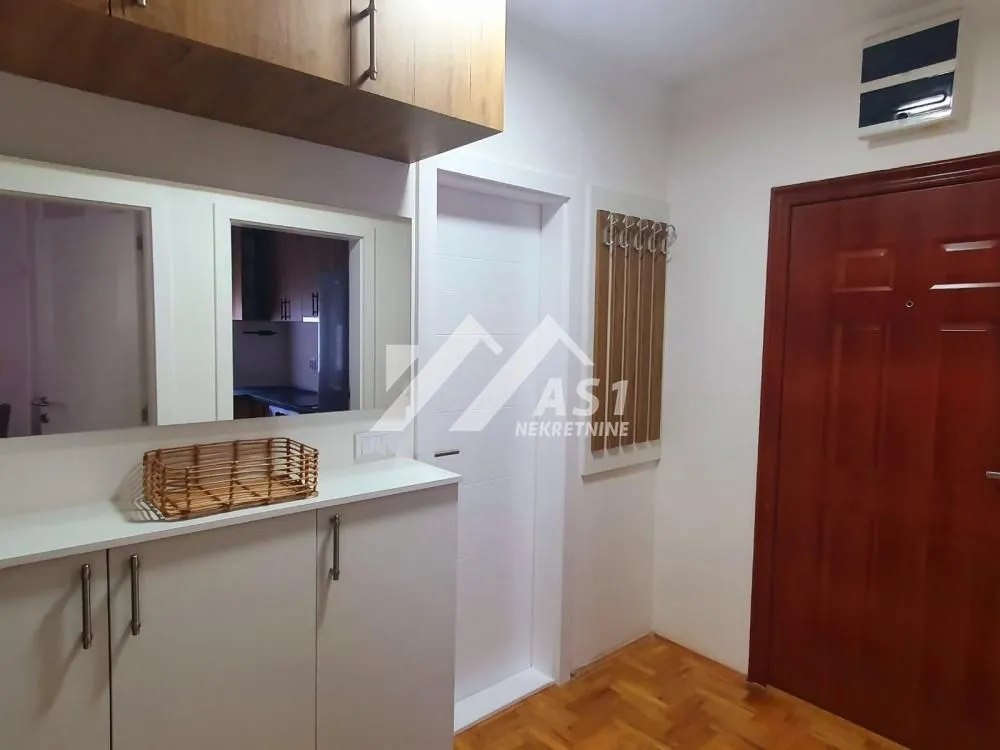 Izdavanje, dvosoban stan, 43m², Adamovićevo Naselje, Novi Sad Sve Podlokacije