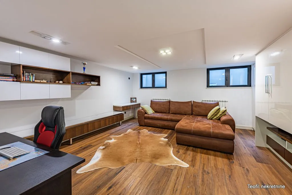 Sale, house, 305m², Čukarica, Beograd