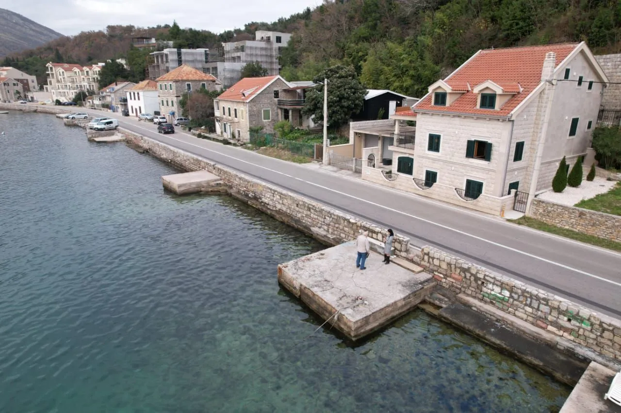 Prodaja, kuća, 211m², Donja Lastva, Tivat
