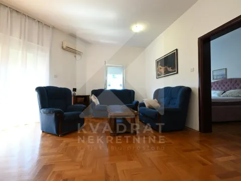 Izdavanje, dvosoban stan, 69m², 1 maj, Podgorica - image 2
