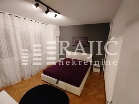 Furnished bedroom with a double bed. - image 7