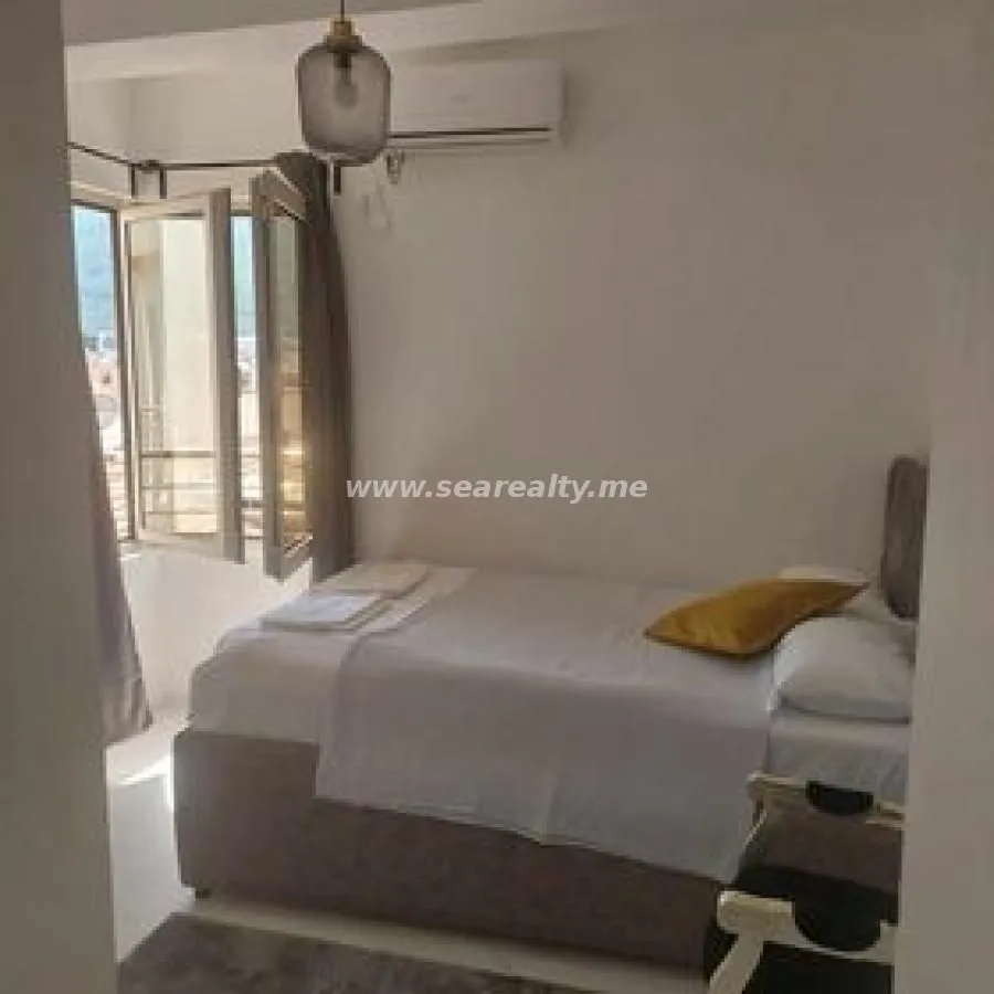 Izdavanje, dvosoban stan, 64m², Budva, Crna Gora
