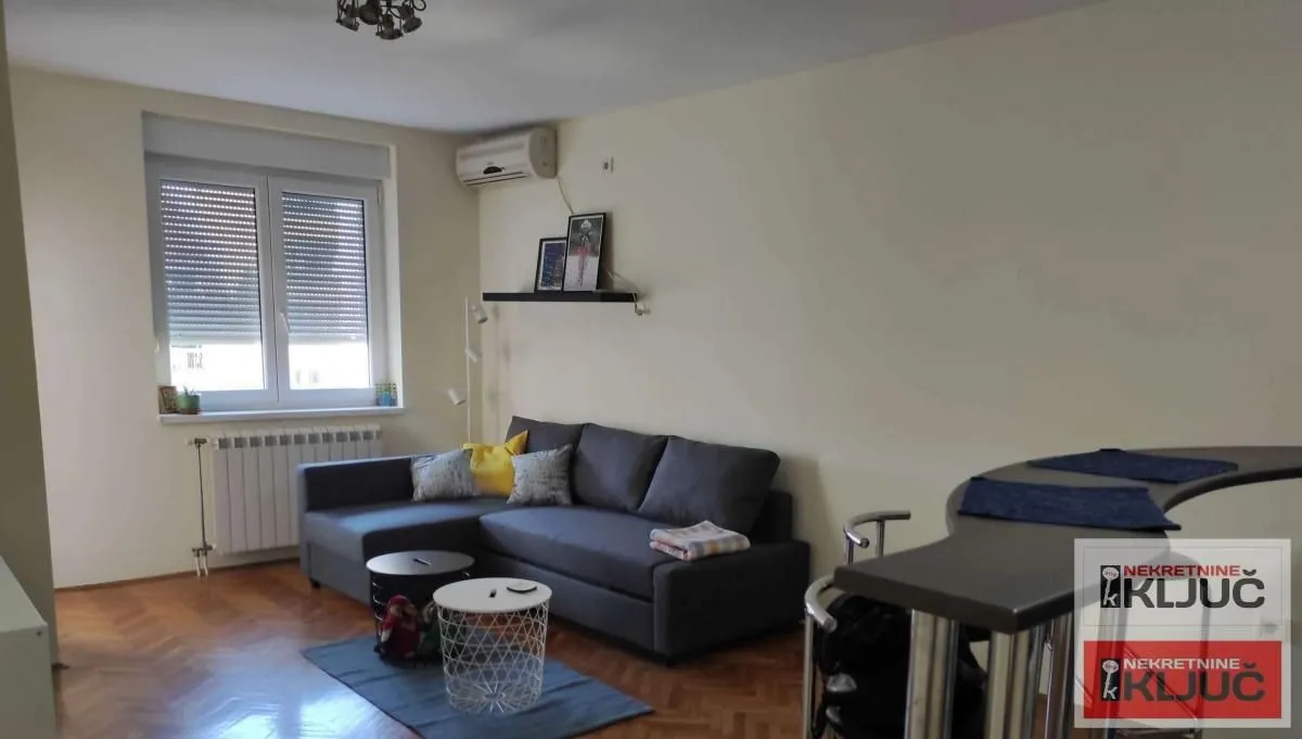 Izdavanje, jednosoban stan, 45m², Centar, Novi Sad