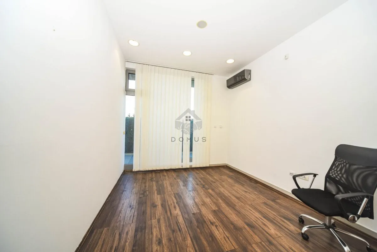 Rent, office space, 102m², City Kvart, Podgorica