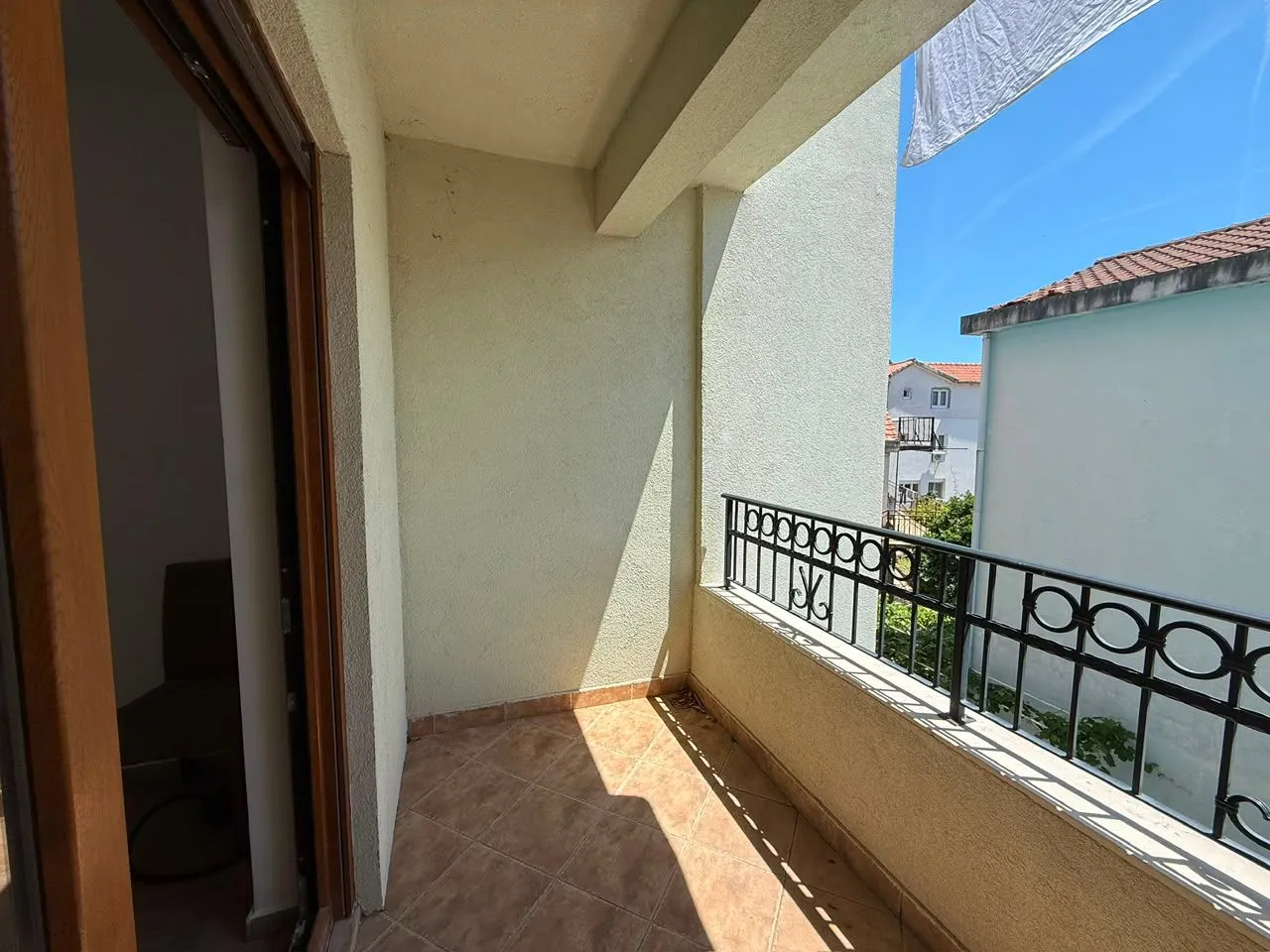 Prodaja, jednosoban stan, 40m², Podmaine, Budva