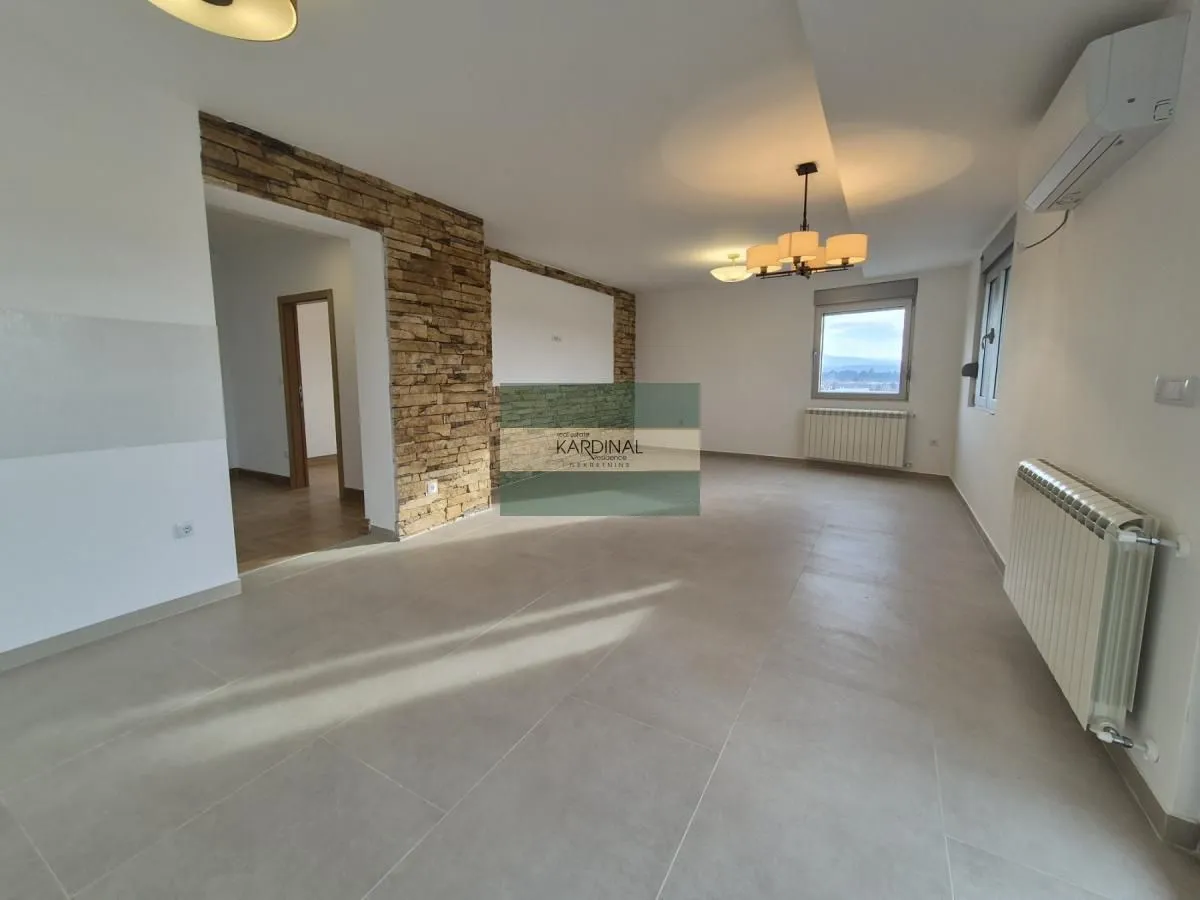 Prodaja, trosoban stan, 95m², Vašarište, Jagodina
