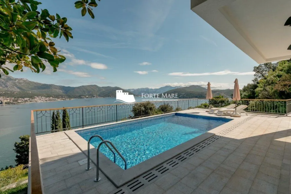 Prodaja, kuća, 236m², Njivice, Herceg Novi