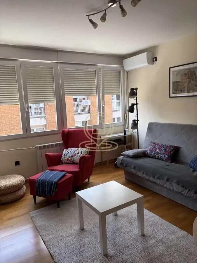 Izdavanje, jednosoban stan, 33m², Stari Grad, Beograd