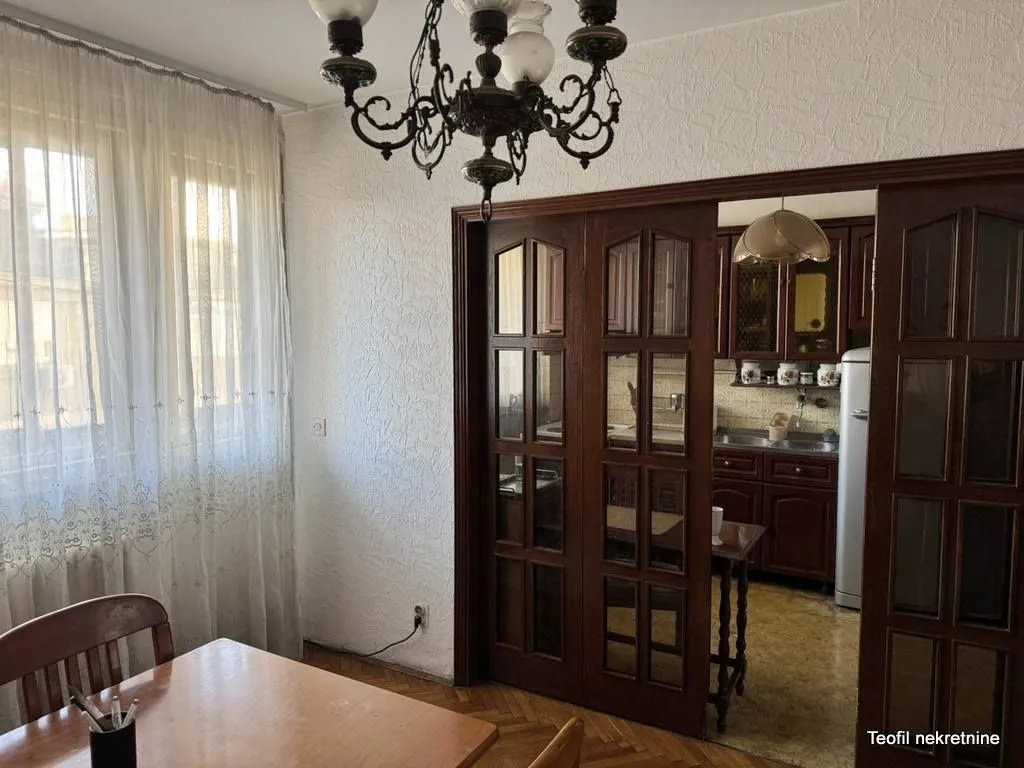 Prodaja, četvorosoban stan, 97m², Centar, Stara Pazova