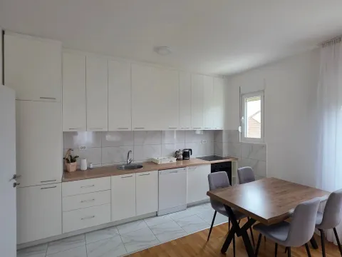 Izdavanje, dvosoban stan, 70m², Podgorica, Crna Gora - image 2