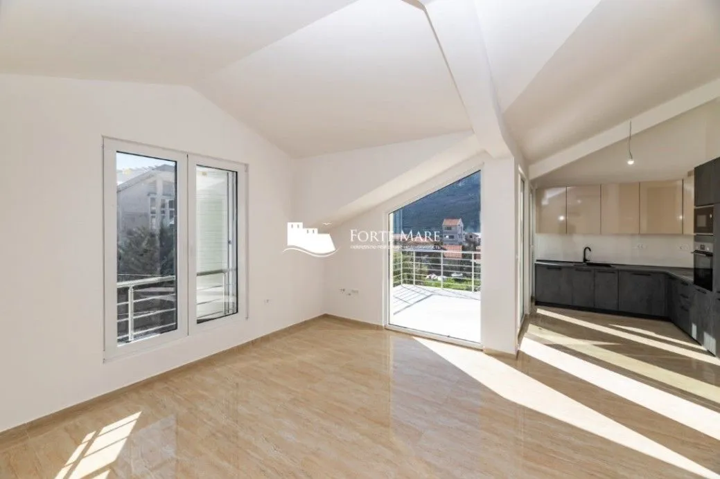 Prodaja, dvosoban stan, 73m², Đenovići, Herceg Novi