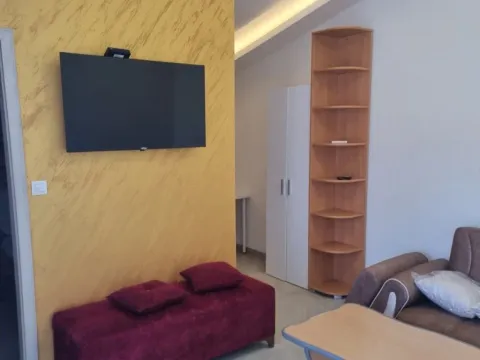 Izdavanje, jednosoban stan, 45m², Tološi, Podgorica - image 3