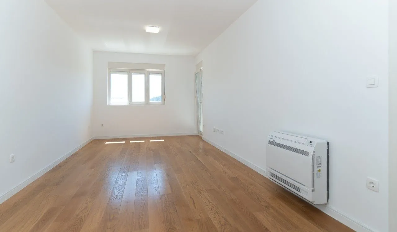 Izdavanje, dvosoban stan, 68m², Podgorica, Crna Gora